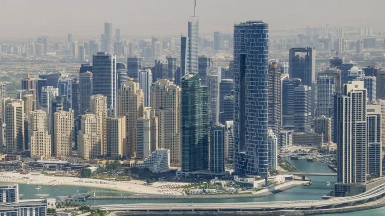 دبي تعزز استقطاب السياح في ظل تراجع الحركة السياحية
